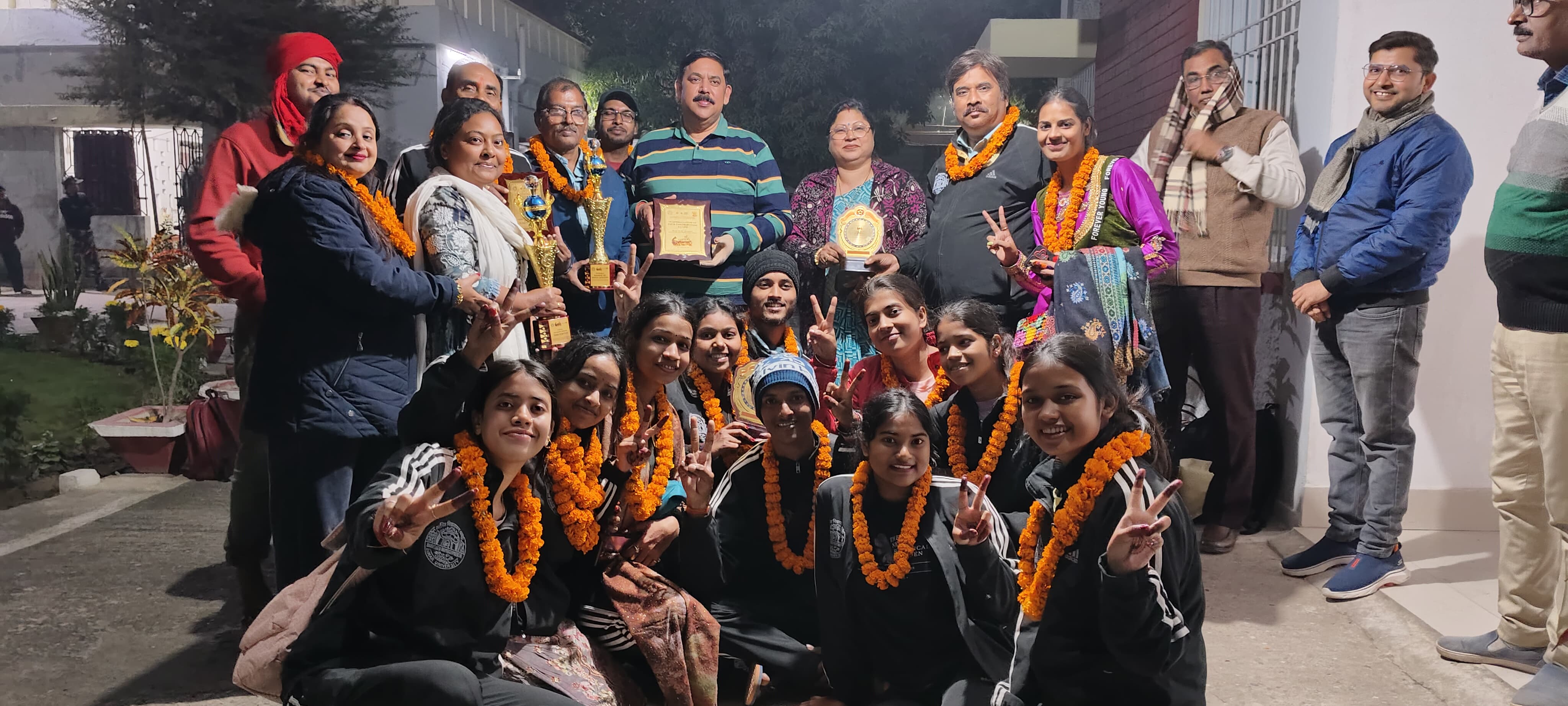 सांस्कृतिक युवा महोत्सव -2025 में शामिल विश्वविद्यालय के सभी प्रतिभागी परचम लहराकर सकुशल वापस लौटआए। 
