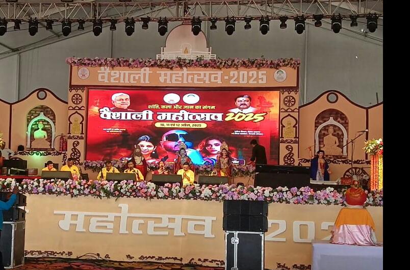 वैशाली महोत्सव में स्थानीय कलाकारों ने भी बिखरे अपने जलवे। 