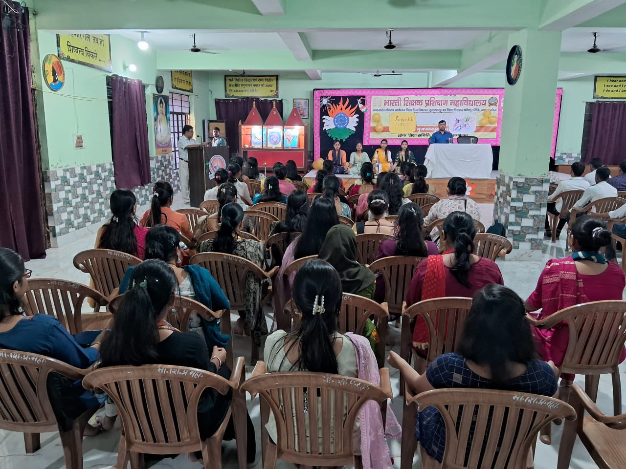  भारती शिक्षक प्रशिक्षण महाविद्यालय सदातपुर  सीनियर बीएड सत्र 2023-2025 के  प्रशिक्षुओं को विदाई दिया।