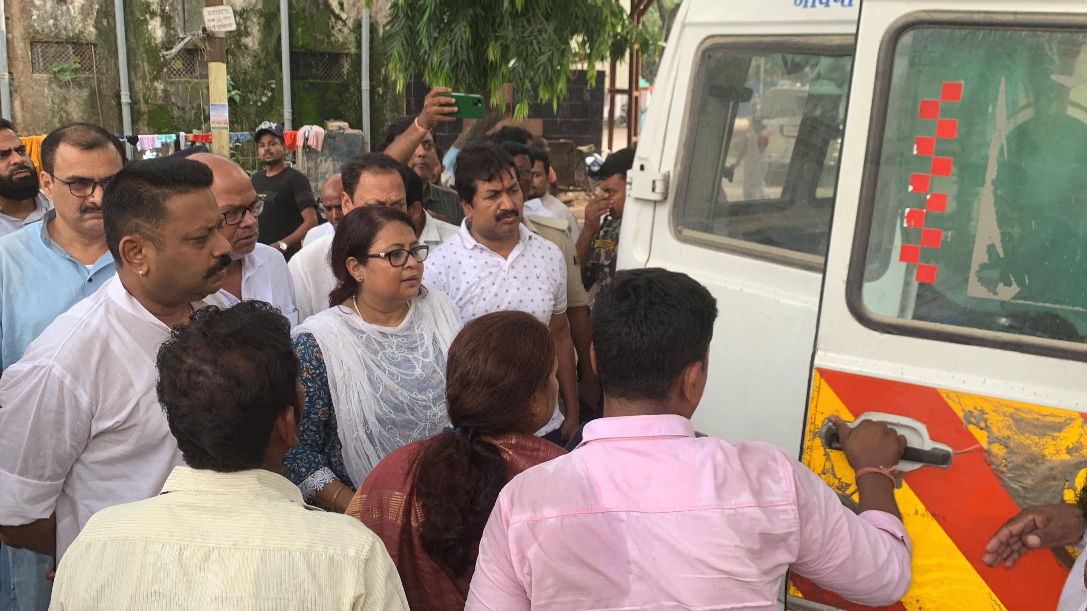 जिंदगी  की जंग हार गई मुजफ्फरपुर की रेप पीड़िता। पी एम सी एच में प्रदेश कांग्रेस अध्यक्ष एवं डॉक्टर में नोक झोक। 