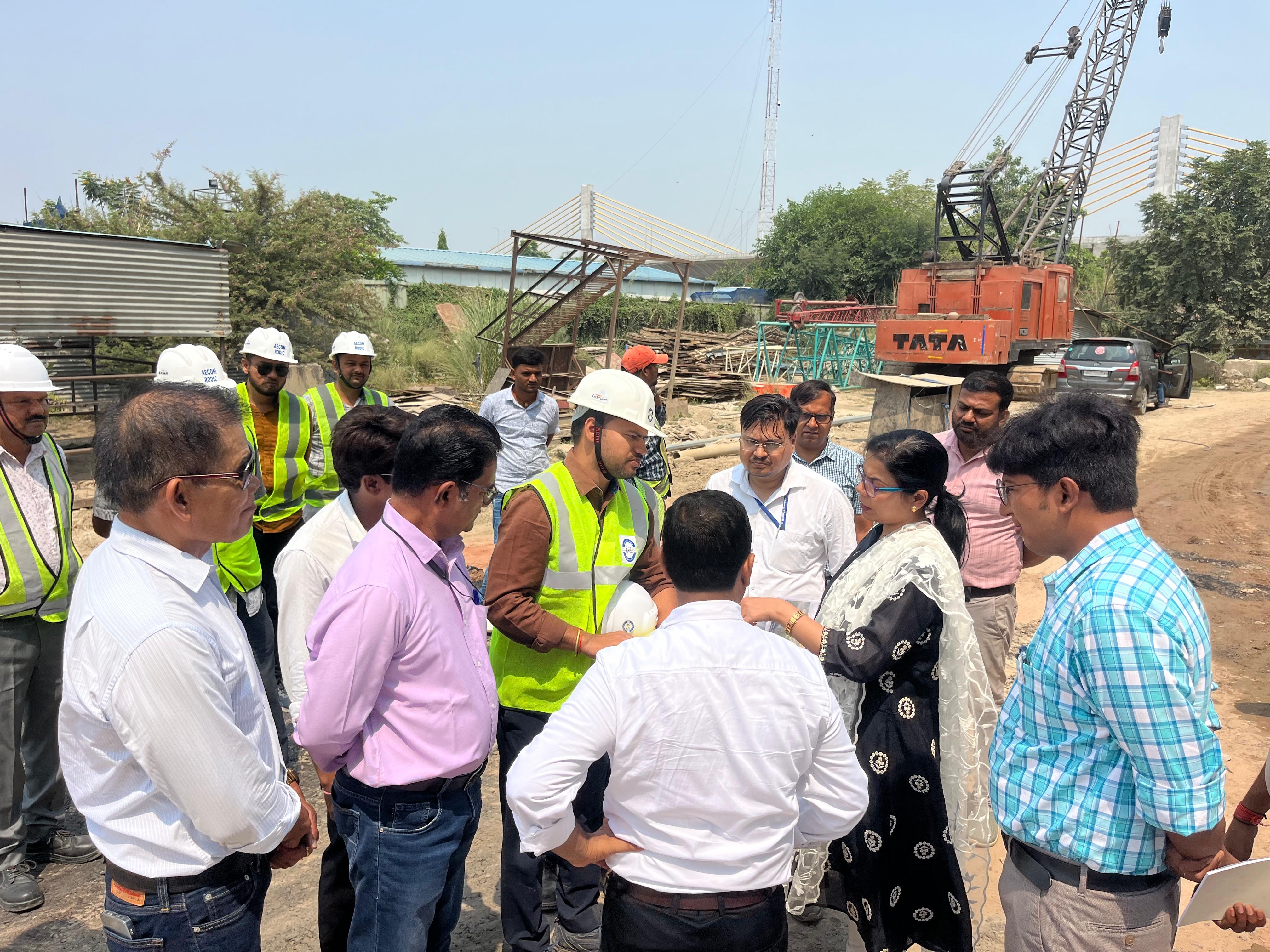    सिक्स लेन न्यू गंगा ब्रिज परियोजना का जिलाधिकारी ने किया निरीक्षण, समयबद्ध पूर्णता के दिए निर्देश